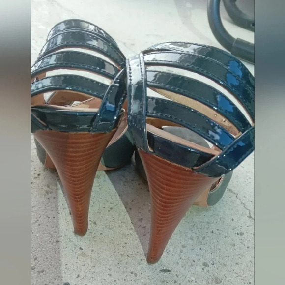 See By Chloé Grey Suede and Patent Leather Caged Sandals - Picture 2 of 7